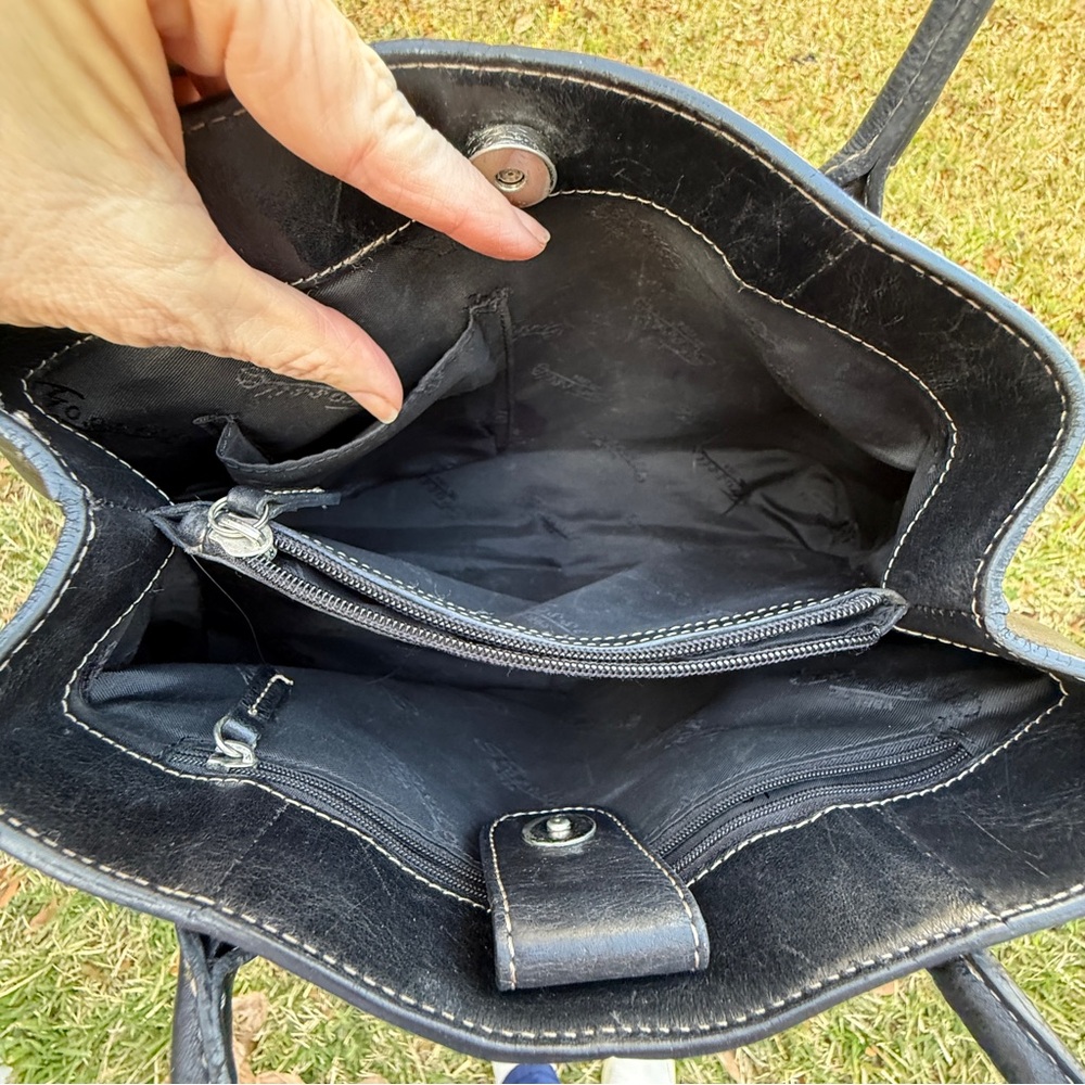 Fossil Black Leather Shoulder Bag with Key Charm - Picture 6 of 11